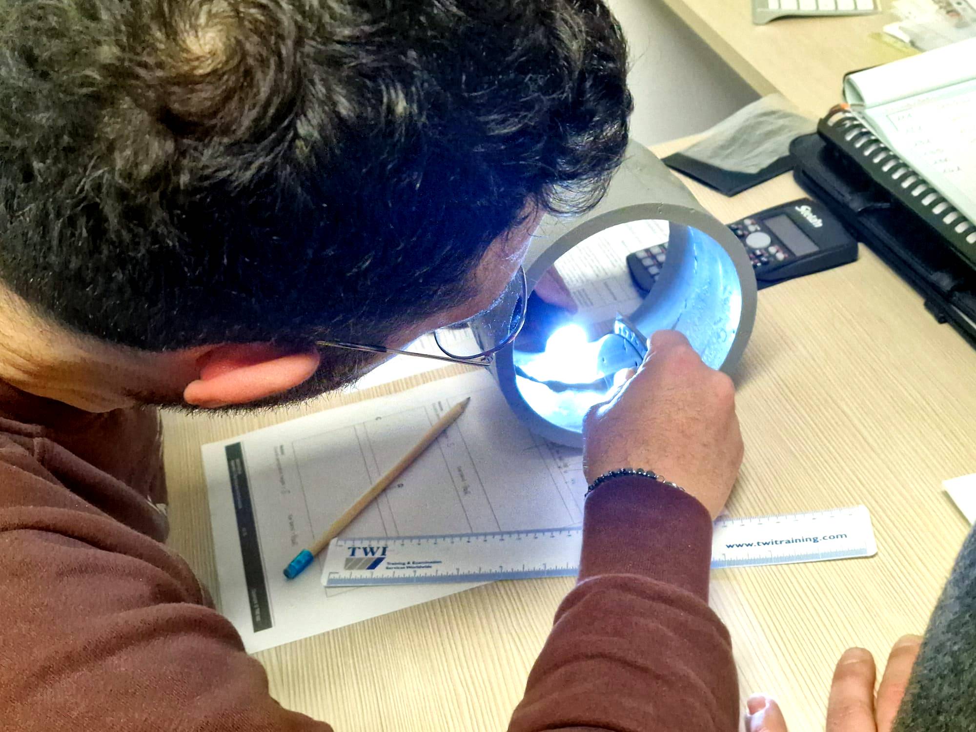 Un corsiste saldatore da Cefosmet.